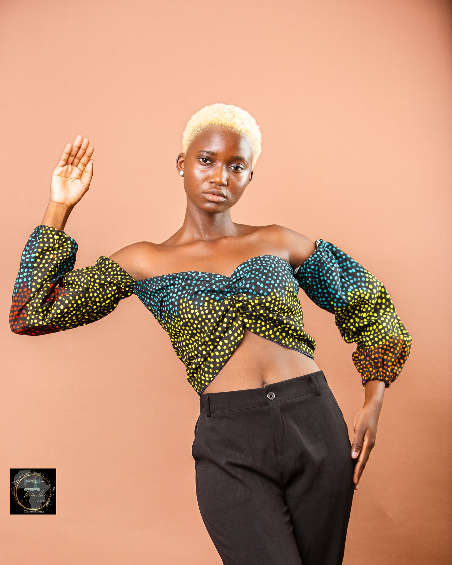 Crop Top en Pagne – L’Élégance Africaine Réinventée